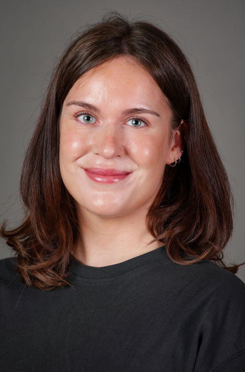 en person med brunt hår