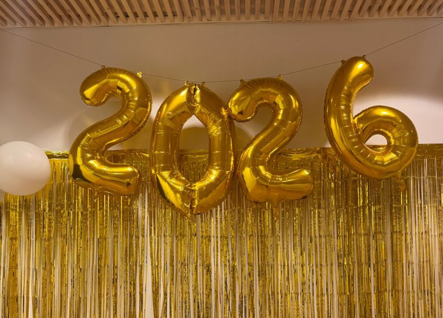 et gulldørhåndtak med gullhåndtak