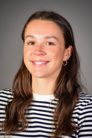 en person som smiler til kameraet