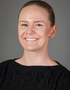 en person som smiler til kameraet
