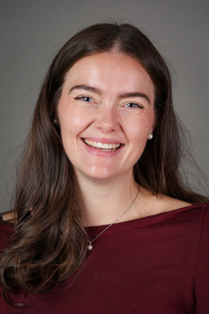 en person som smiler til kameraet