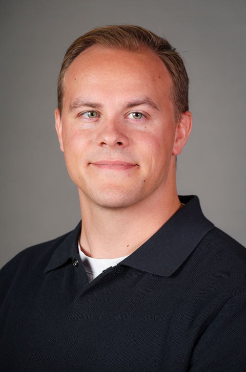 en person i svart skjorte