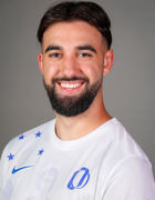 en person som smiler til kameraet
