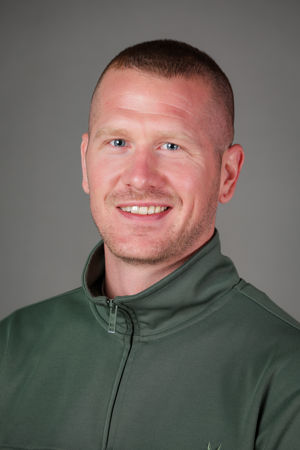 en person som smiler til kameraet