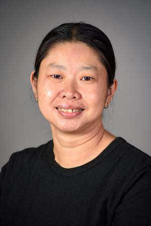 en person som smiler til kameraet