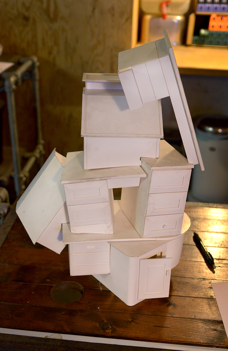 Produksjon og montering av ACTING ON YOUR BEST BEHAVIOUR. Kunstnere er Stian Ådlandsvik og Lutz-Rainer Müller.  Foto: Signe Marie Andersen