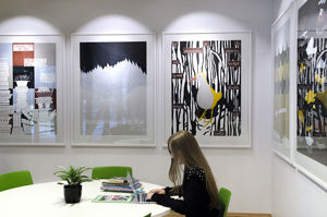 Fem tresnitt av Anette og Caroline Kierulf Biblioteket ved Granstangen skole Foto: Signe Marie Andersen