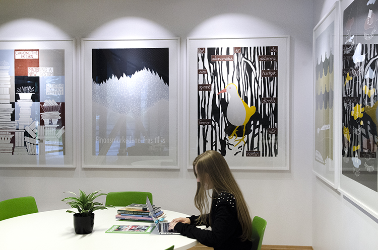 Fem tresnitt av Anette og Caroline Kierulf Biblioteket ved Granstangen skole Foto: Signe Marie Andersen