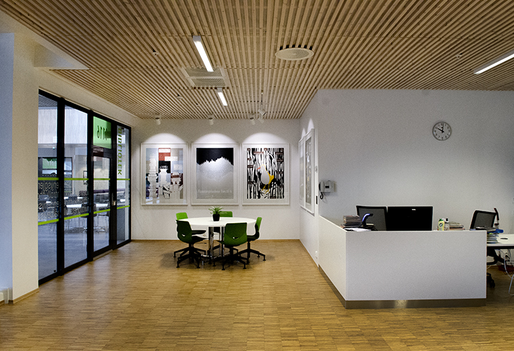 Fem tresnitt av Anette og Caroline Kierulf Biblioteket ved Granstangen skole Foto: Signe Marie Andersen