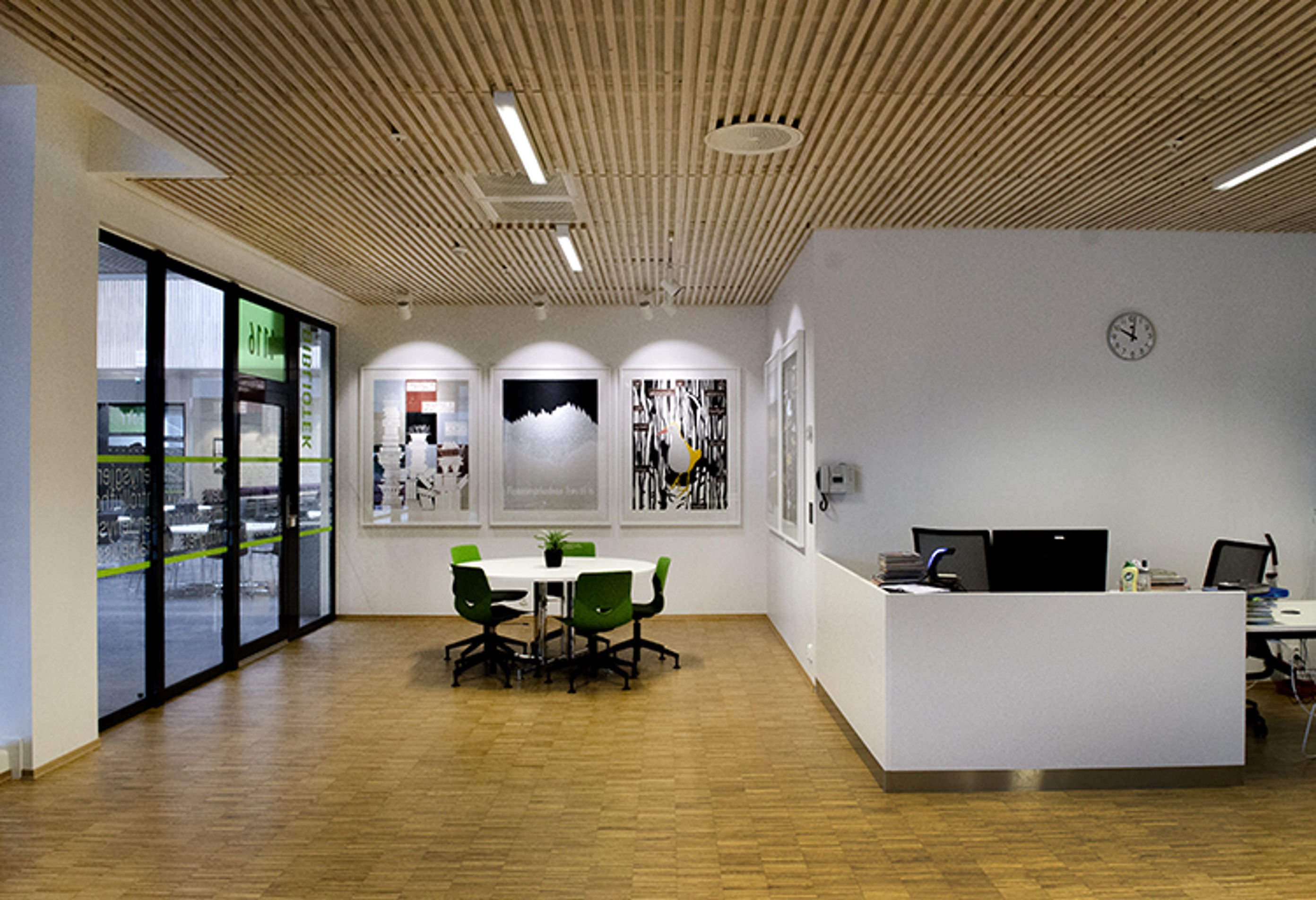 Fem tresnitt av Anette og Caroline Kierulf Biblioteket ved Granstangen skole Foto: Signe Marie Andersen Fem tresnitt av Anette og Caroline Kierulf Biblioteket ved Granstangen skole Foto: Signe Marie Andersen