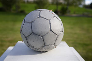 Skulpturhagen, FOOTBALL av Khaled Jarrar Foto: Signe Marie Andersen