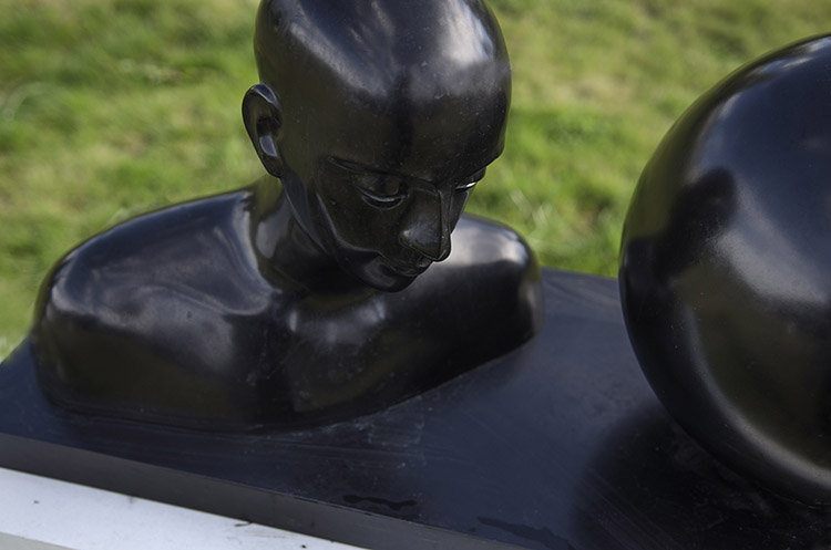 Skulpturhagen, BYSTE OG KLODE av Istvan Lisztes Foto: Signe Marie Andersen