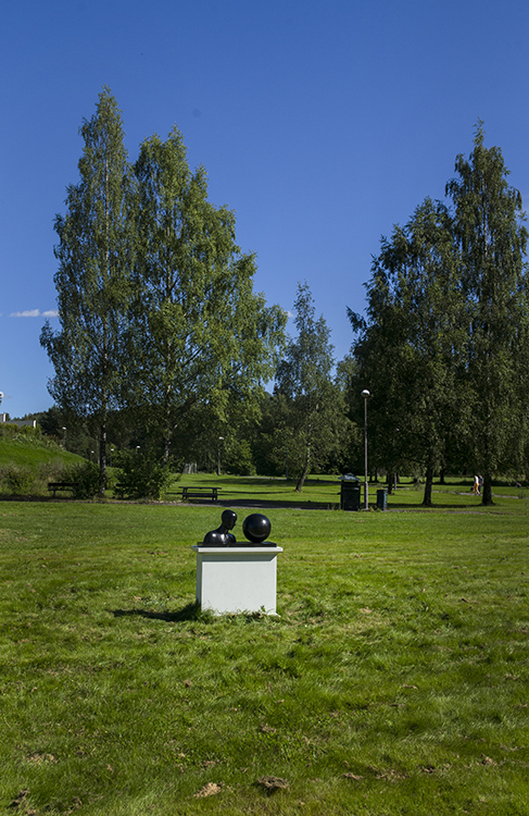 Skulpturhagen, BYSTE OG KLODE av Istvan Lisztes Foto: Signe Marie Andersen