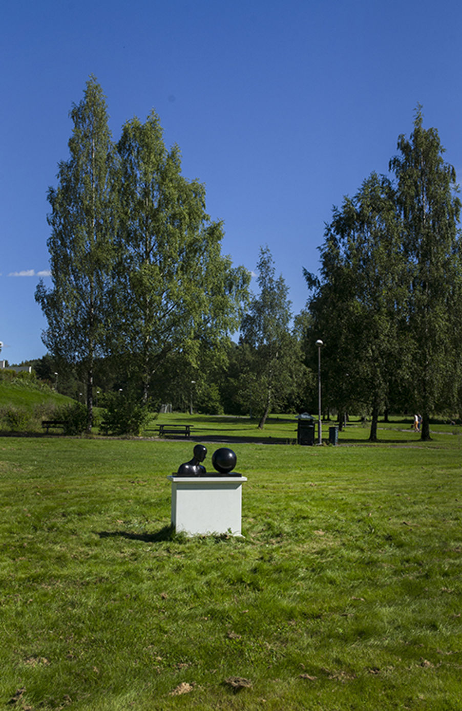 Skulpturhagen, BYSTE OG KLODE av Istvan Lisztes Foto: Signe Marie Andersen Skulpturhagen, BYSTE OG KLODE av Istvan Lisztes Foto: Signe Marie Andersen