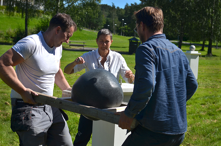 FILOSOFENS STEIN, VERSJON 2 av Jeannette Christensen Foto: Signe Marie Andersen