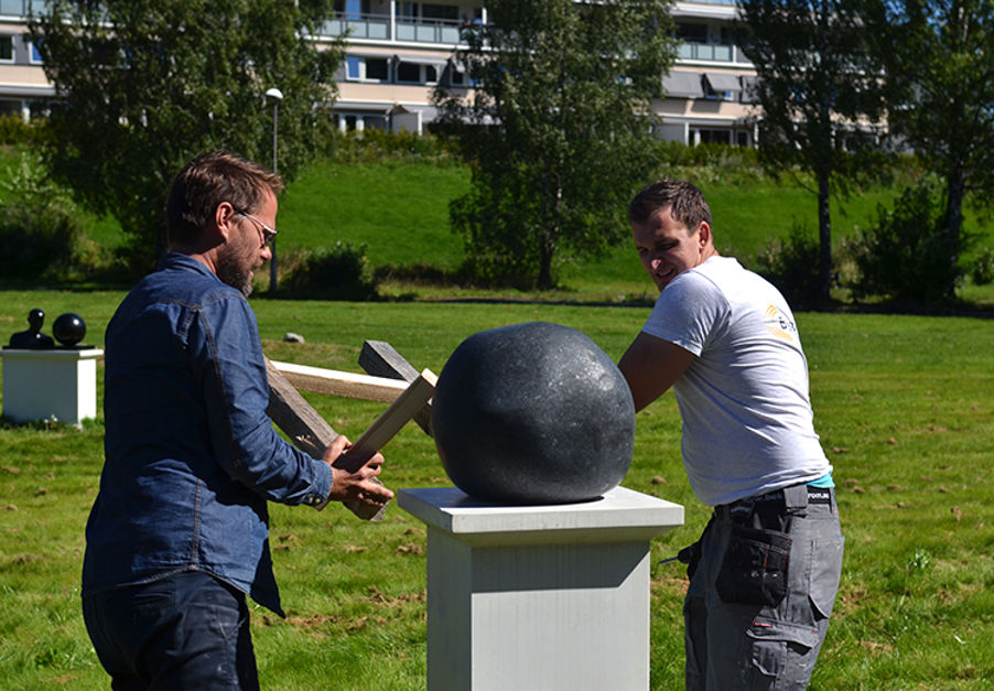 FILOSOFENS STEIN, VERSJON 2 av Jeannette Christensen Foto: Signe Marie Andersen FILOSOFENS STEIN, VERSJON 2 av Jeannette Christensen Foto: Signe Marie Andersen