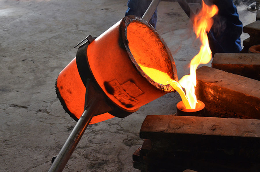 LOOKING UP, VERSJON II av Petter Hepsø Arbeid i støperiet Foto: Signe Marie Andersen LOOKING UP, VERSJON II av Petter Hepsø Arbeid i støperiet Foto: Signe Marie Andersen