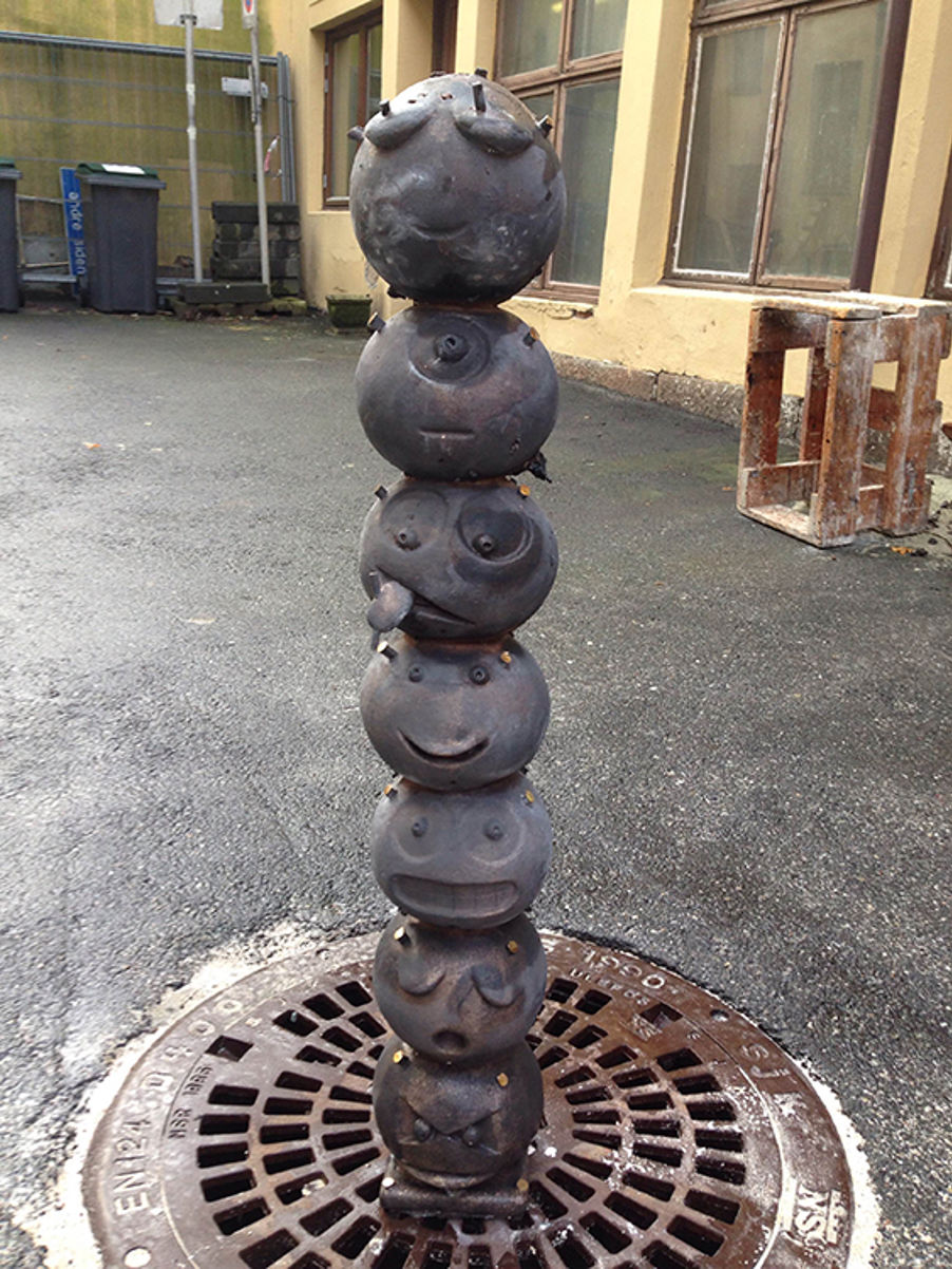 TOTEM av Bjørn Bjarre. Bronsestøp. Foto: Bjørn Bjarre TOTEM av Bjørn Bjarre. Bronsestøp. Foto: Bjørn Bjarre