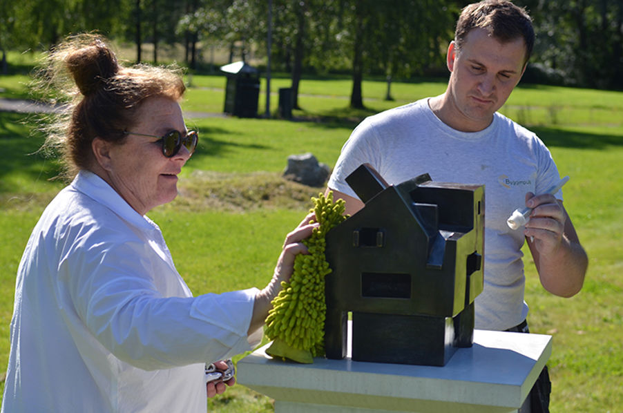 HUSET av Hanne Tyrmi Foto: Signe Marie Andersen HUSET av Hanne Tyrmi Foto: Signe Marie Andersen